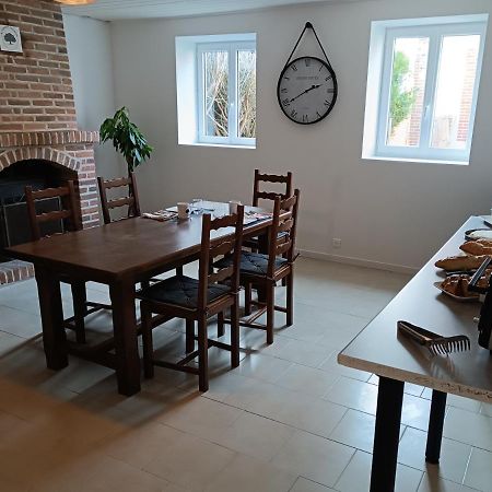 A L'Ombre Des Bois, Chambre Double Confort Neung-sur-Beuvron Exteriör bild